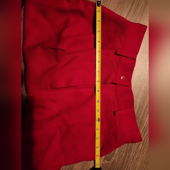 Red Preview Collection, 100% wool shorts. Size 4 - Picture 6 of 9